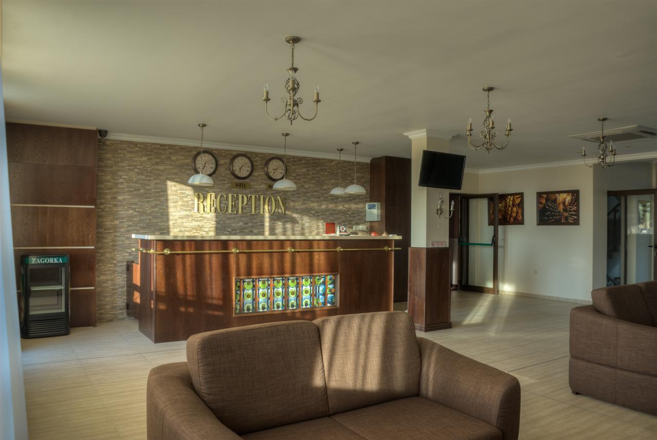 Hotel Chateau Des Bergers Targovishte  Dış mekan fotoğraf