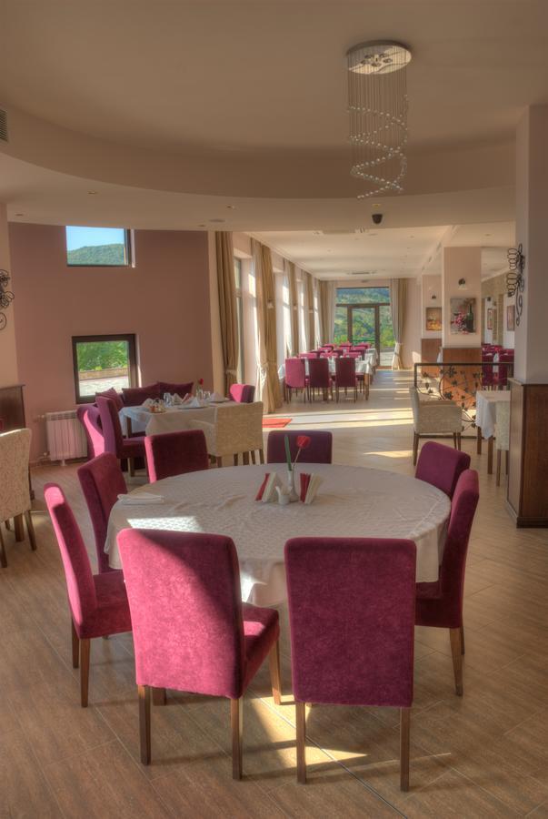 Hotel Chateau Des Bergers Targovishte  Dış mekan fotoğraf